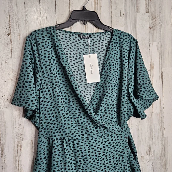 BloomChic Women's Green Ditsy Dot Wrap Ruffle V-Neck Knee Length Dress NWT 18/20 - Picture 11 of 15